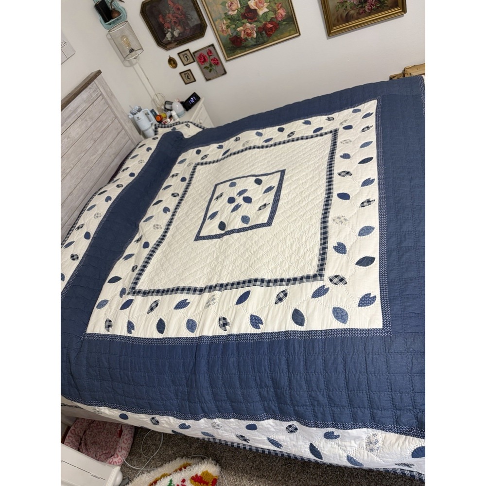 Vintage Quilt Queen Size 92 x 98 Embroidered Leaf, Country Pattern Cottagecore